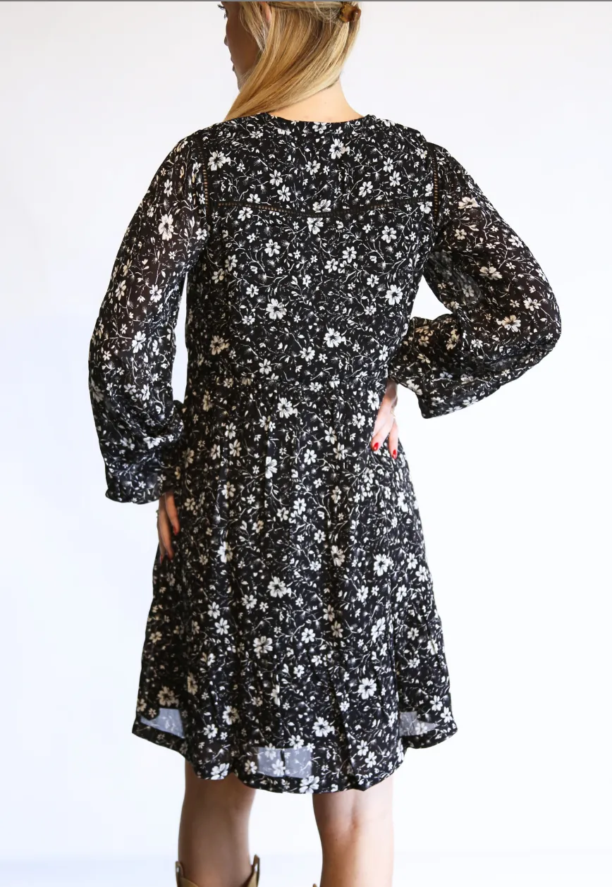 Naomi Flowy Mini Dress in Black & White Floral